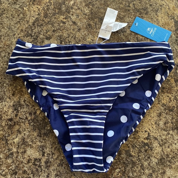 Cupshe Reversible Bikini set - Picture 6 of 8
